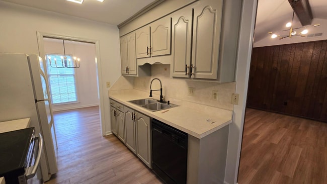 Building Photo - 4328 Cheviot Dr