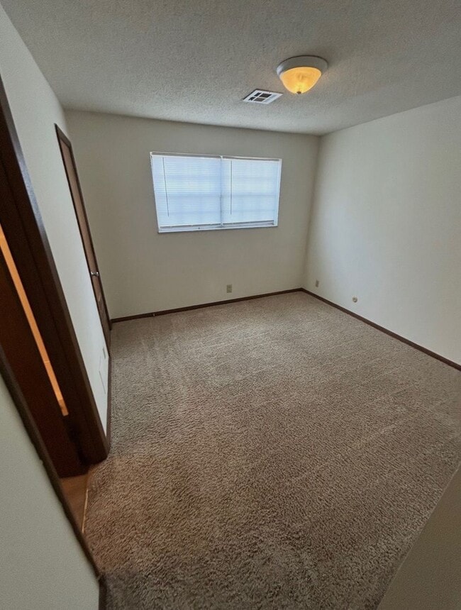 Building Photo - Chapel Court Apartments