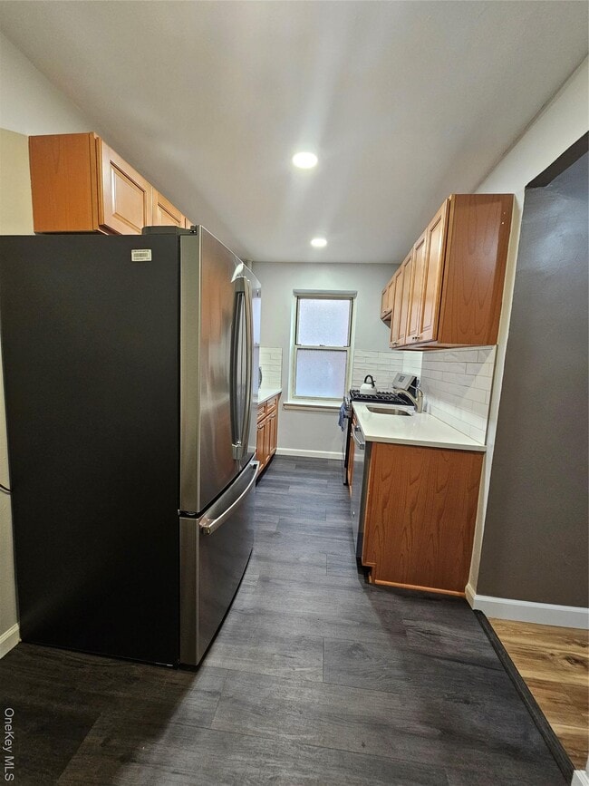 Building Photo - 255 Bronx River Rd