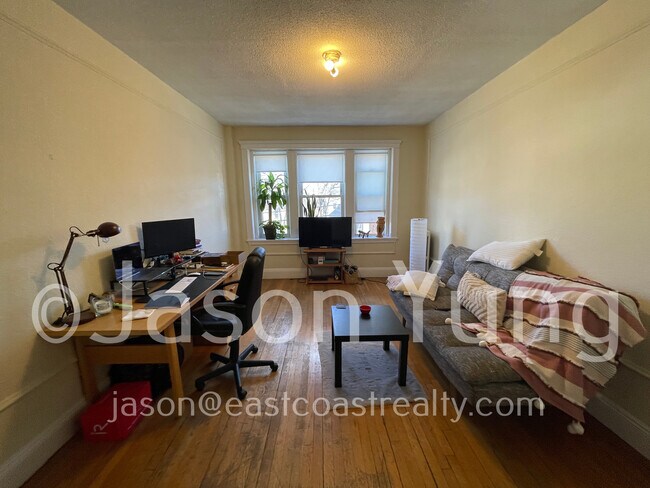Building Photo - 47 Linden St