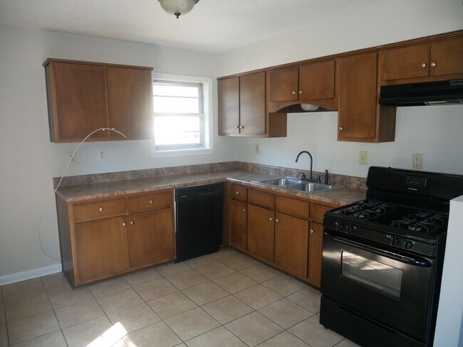 Foto del edificio - 6535 Hermitage Rd