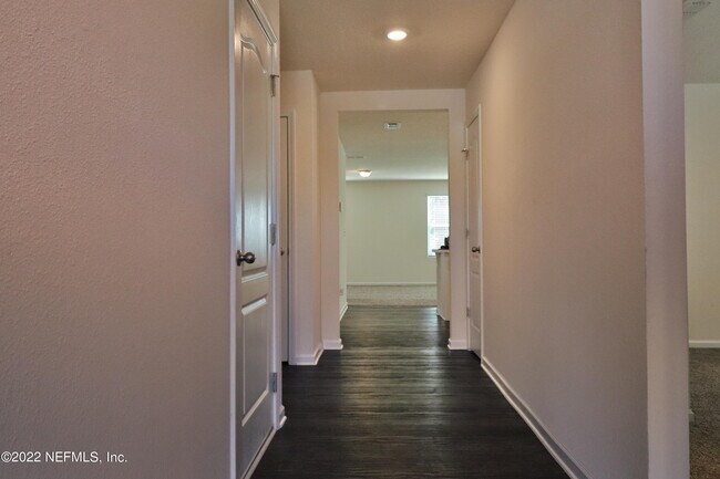 Foto del edificio - 809 Cameron Oaks Pl
