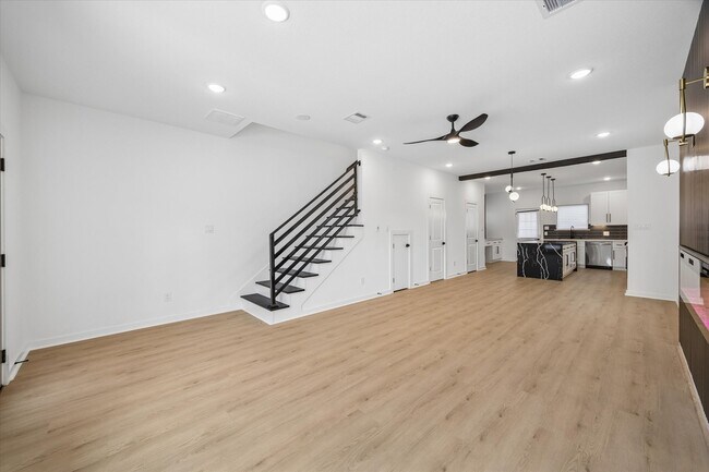 Foto del edificio - 8129 Safebuy St