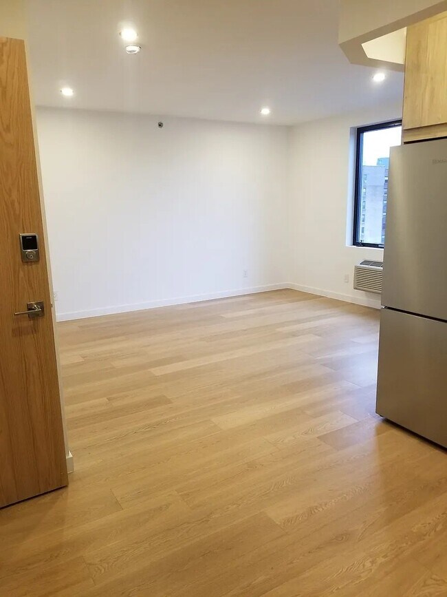 Foto del edificio - 116-17 Grosvenor Ln