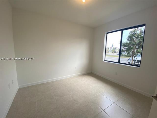 Foto del edificio - 575 NE 208th Terrace