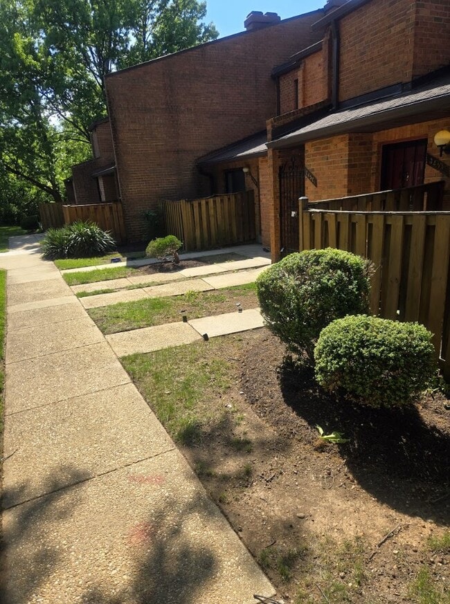 Photo - 3452 Summit Ct NE Townhome