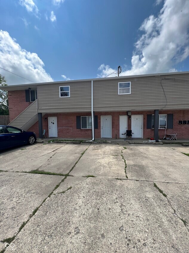 135 W Hendricks St Unit 4, Shelbyville, IN 46176 Condo for Rent in