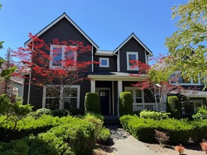Building Photo - 2593 22nd Ave NE