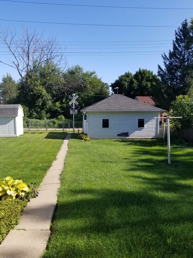 610 W Ringold St, Freeport, IL 61032 House Rental in Freeport, IL