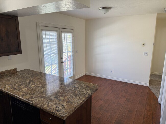 Building Photo - Beautiful five bedroom home