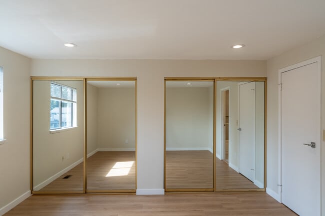 Building Photo - 21511 4th Ave W