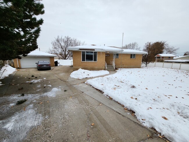 Building Photo - 45 Lynnwood Dr