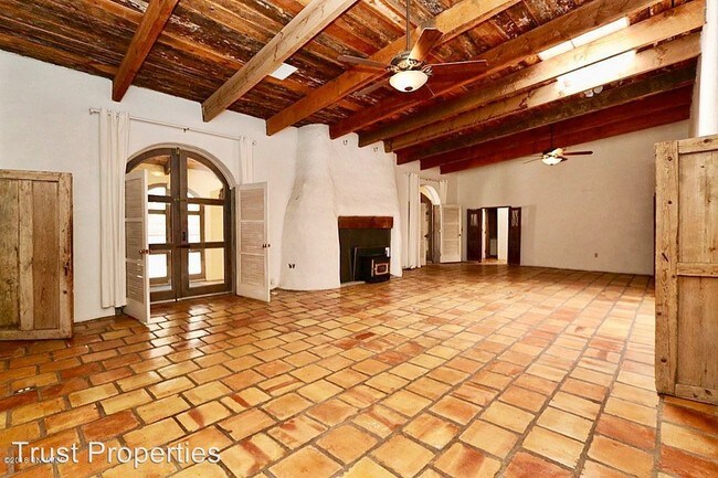 Building Photo - 3 br, 2.5 bath House - 820 Conway Ave