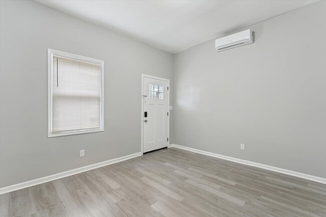 Building Photo - 816-816 W 38th St