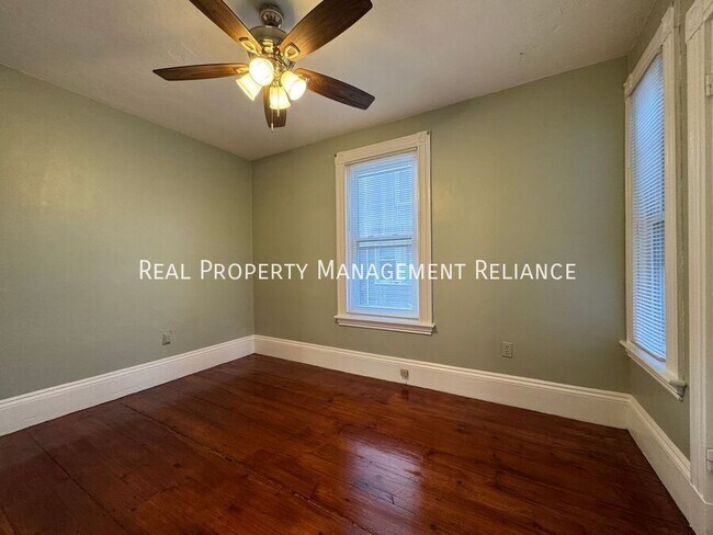 Foto del edificio - 98 Eustis St