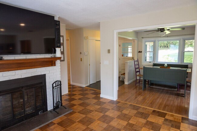 Building Photo - 18 Pinewood Shores