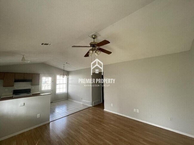 Foto del edificio - 6396 Ashton - Available Now!