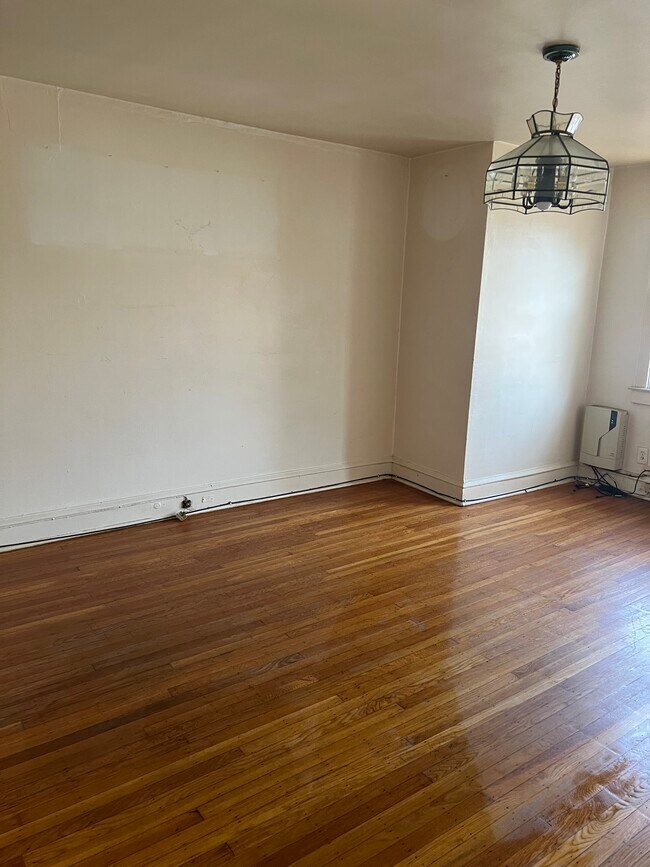 Living Room - 208 Ashby Rd