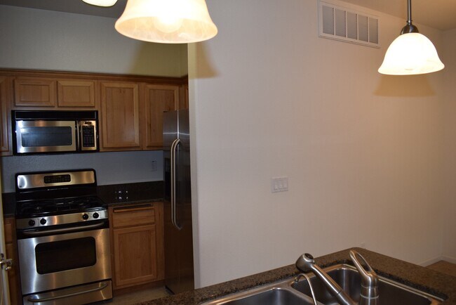 Foto del edificio - Resident Benefit Package Property