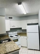 Foto del edificio - 210 Lake Pointe Dr