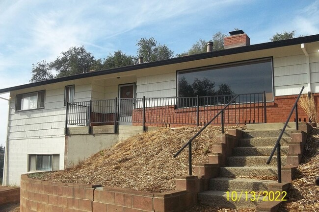 Building Photo - Country home in Auburn