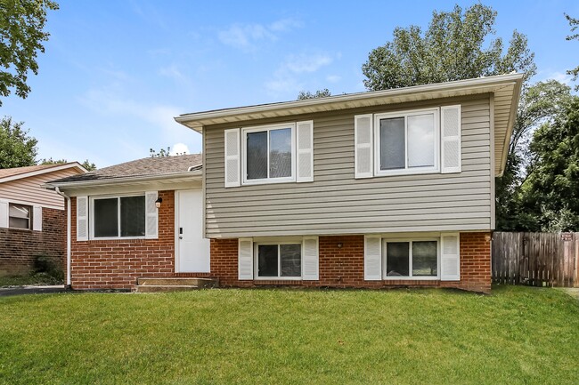 Building Photo - 1335 Birch Dr