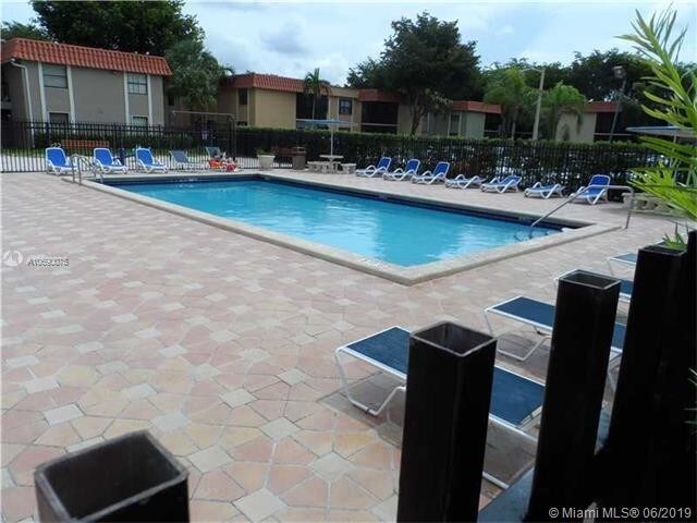 Foto del edificio - 9810 Hammocks Blvd