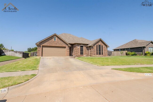 Building Photo - 4938 Spring Hill Dr