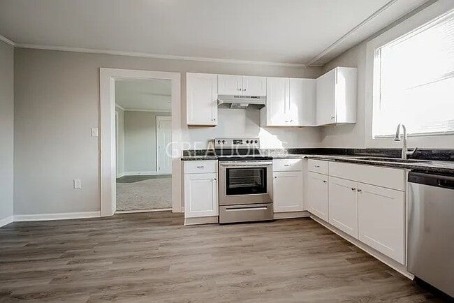 Building Photo - 309 H St