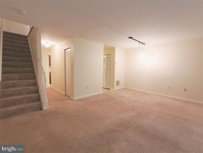 Building Photo - 5139 Dudley Ln