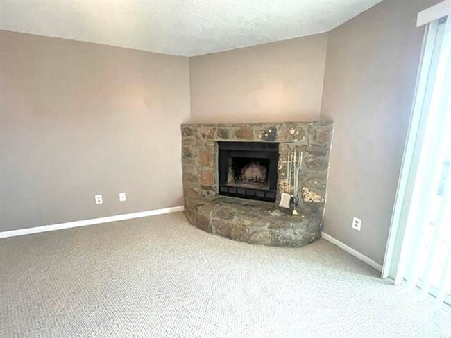 Building Photo - Perfect Maumelle 2 bedroom Condo!