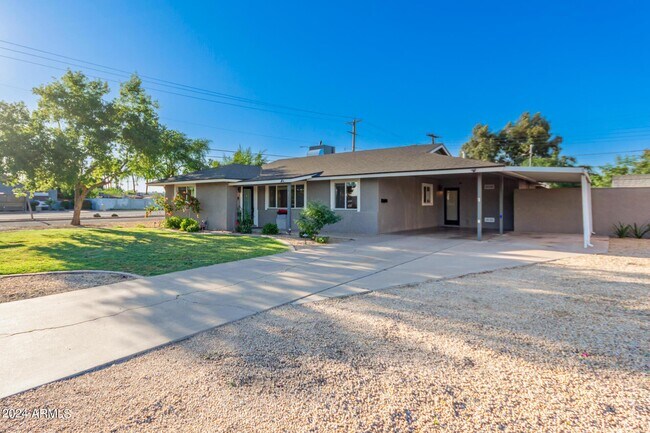 Building Photo - 1422 W Orange Dr
