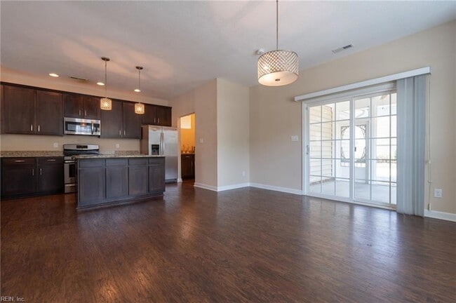 Building Photo - 302 Milton Ct