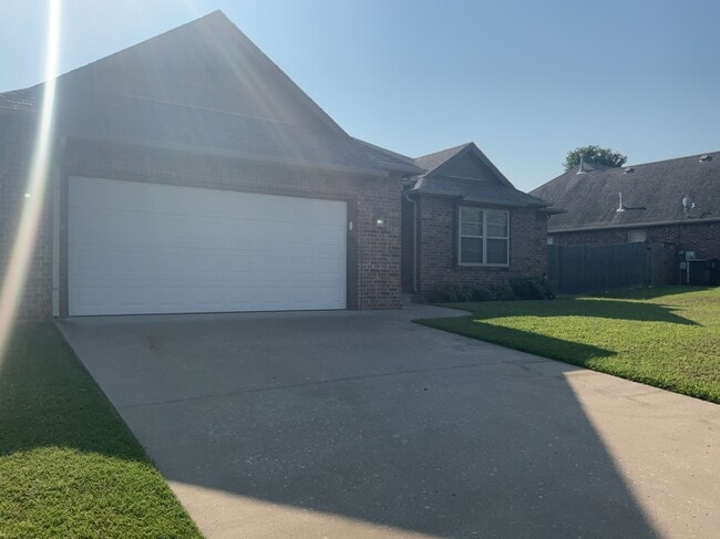 Building Photo - 14537 S Urbana Ct