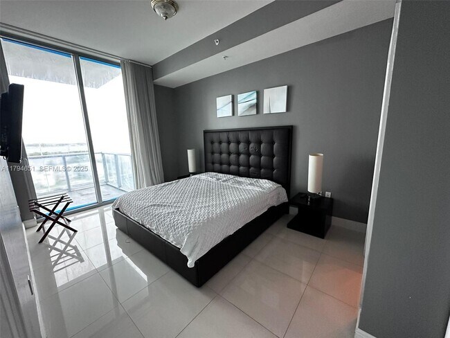 Foto del edificio - 7930 East Dr