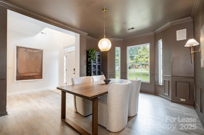 Building Photo - 2435 Alaqua Ct