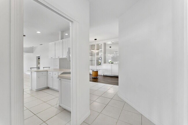 Foto del edificio - 8270 Eleuthera Ln