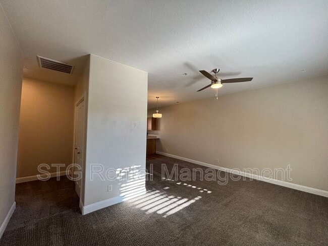 Building Photo - 700 N Main St