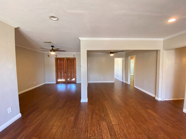Foto del edificio - 6129 Mary Ln Dr