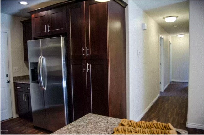 Building Photo - 901 W Cache Dr