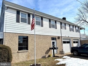 Building Photo - 659 N Main St
