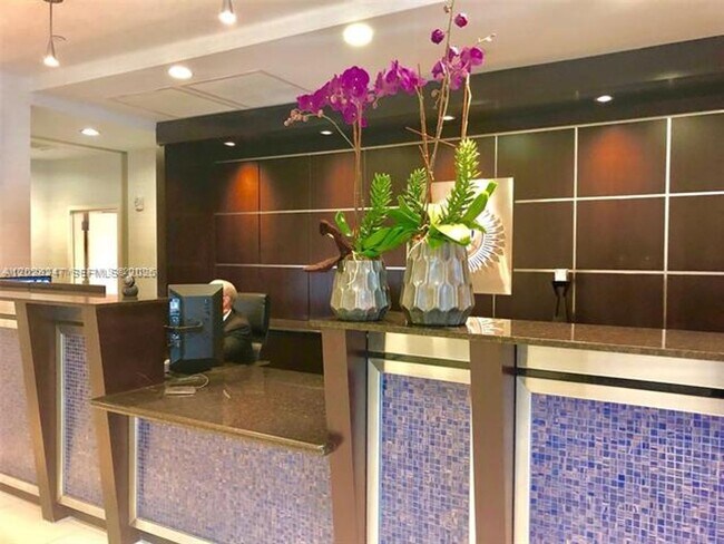 Foto del edificio - 1800 N Bayshore Dr