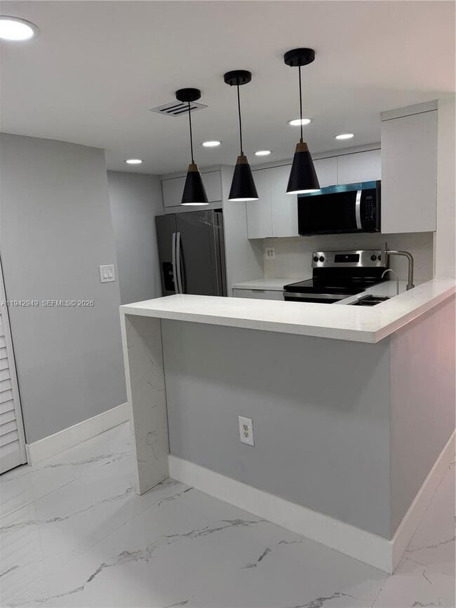 Building Photo - 9937 Nob Hill Pl