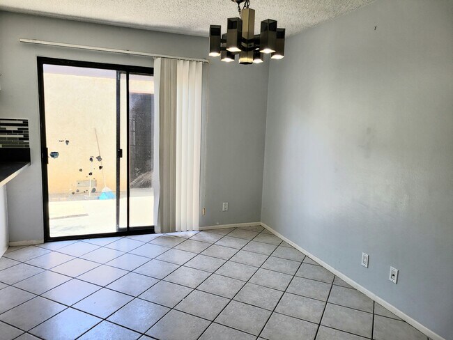 Foto del edificio - 8260 Rush St