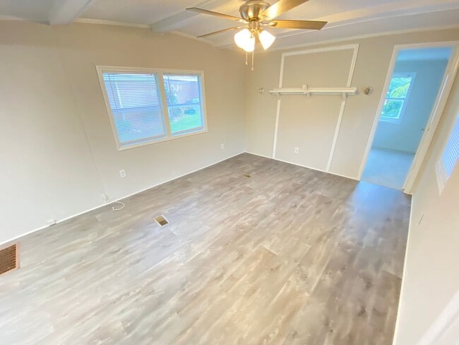 Building Photo - 4bd/1ba House close to Downtown Kannapolis...