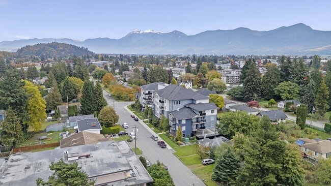 Building Photo - 46060-46060 Mellard Ave