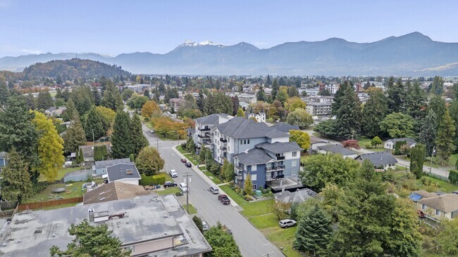 Photo du bâtiment - 46060-46060 Mellard Ave