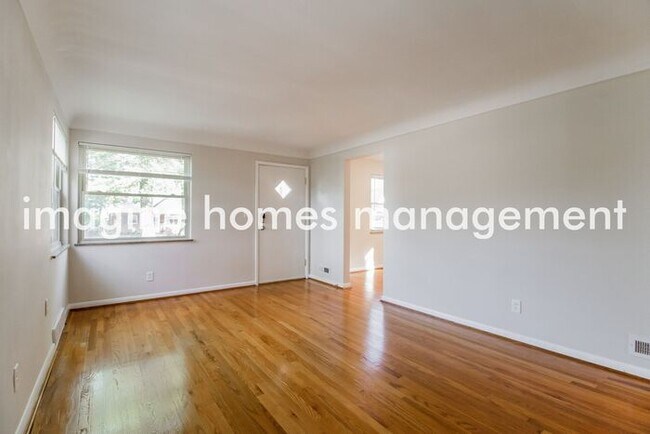Building Photo - 1115 Thurnridge Dr
