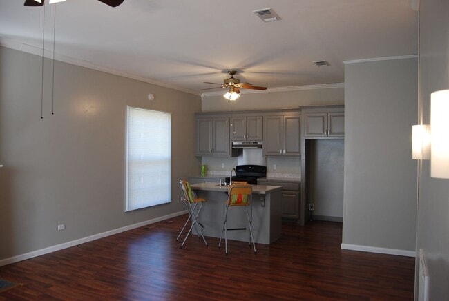 Building Photo - 632 Brookhaven St