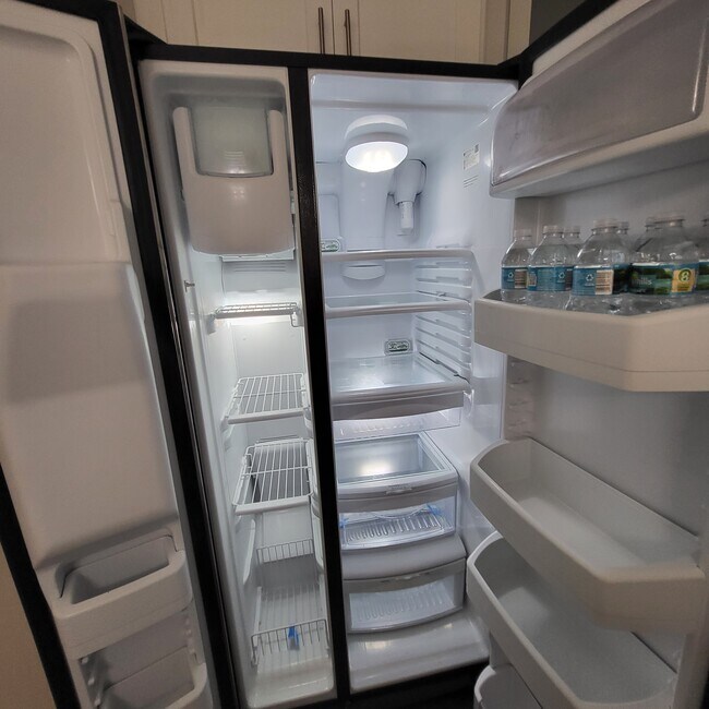 All new kitchen appliances - 5025 Fairways Cir